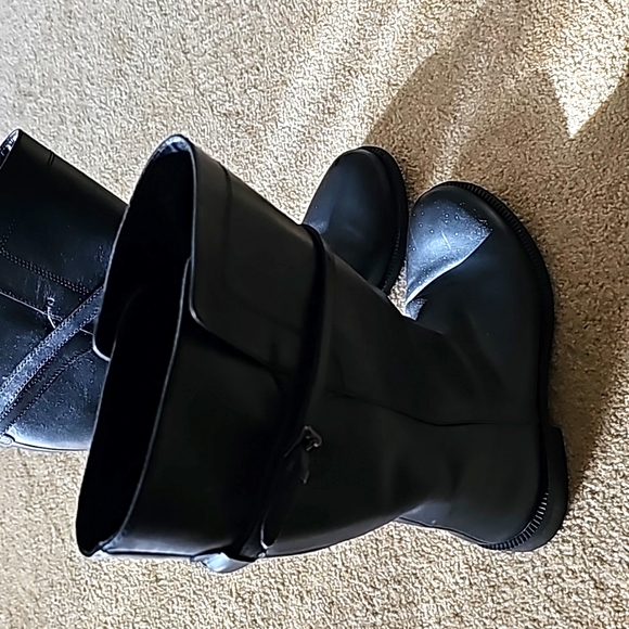 Boots - Picture 4 of 7